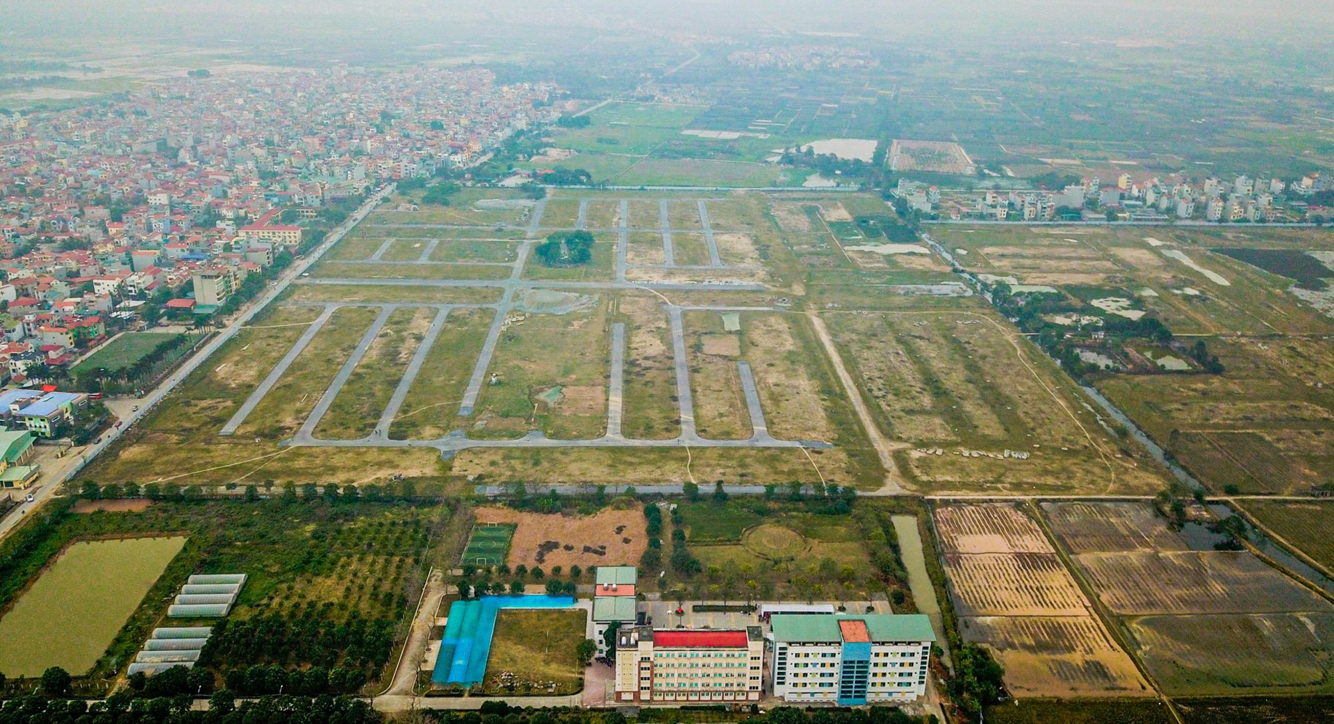 [Photo Essay] Bất động sản dọc trục Tây Thăng Long: Đoạn đầu giá 500 triệu/m2, sau 10km giá giảm 10 lần - Ảnh 12.