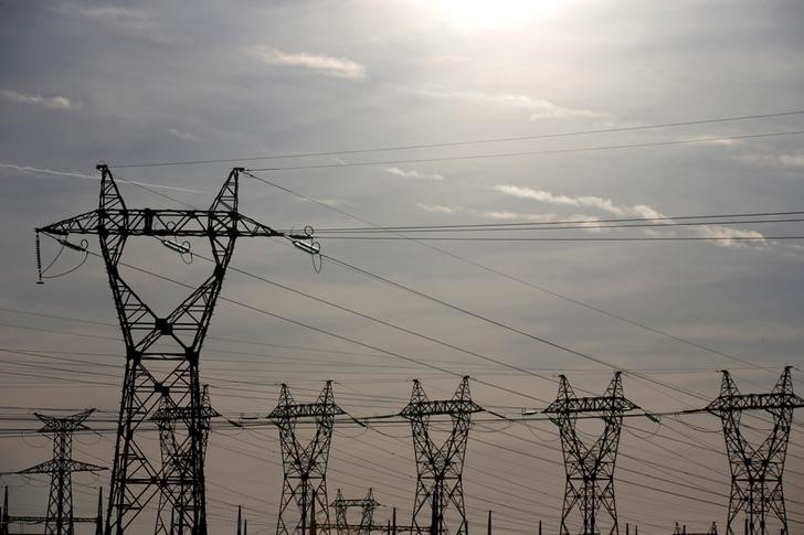 Việt Nam tăng nhập khẩu điện, cảnh báo tình trạng nguy cấp cung ứng điện?
