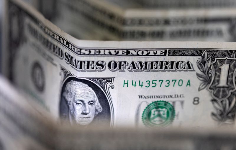 Đồng đô la tăng lên gần mức cao nhất 2 tháng sau biên bản họp của Fed