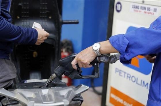 Chiều 21/4, giá xăng dầu trong nước quay đầu giảm gần 1.000 đồng/lít