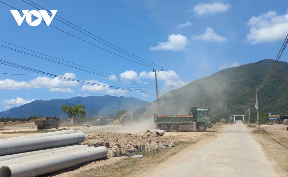 Cao tốc Vân Phong- Nha Trang khó khăn về vật liệu đào đắp - Ảnh 3.