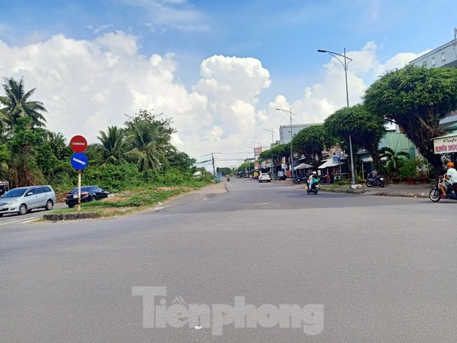 Bạc Liêu: Gần 20 năm không thể thông tuyến vì hai căn nhà ‘nằm chình ình' giữa đường - Ảnh 3.