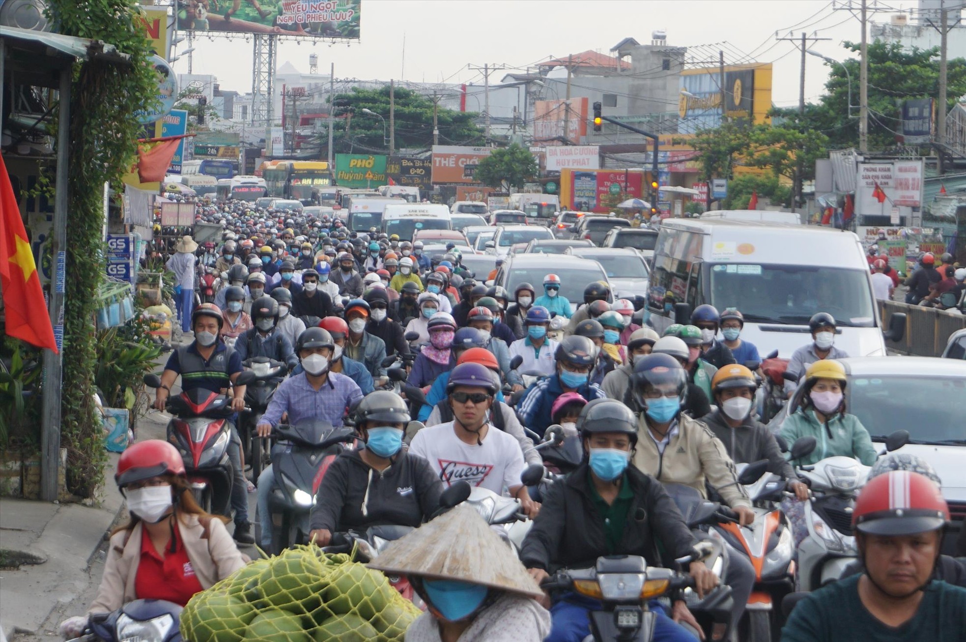 Chính phủ trình Quốc hội cơ chế đặc thù cho TPHCM: Kỳ vọng gỡ điểm nghẽn hạ tầng giao thông - Ảnh 1.