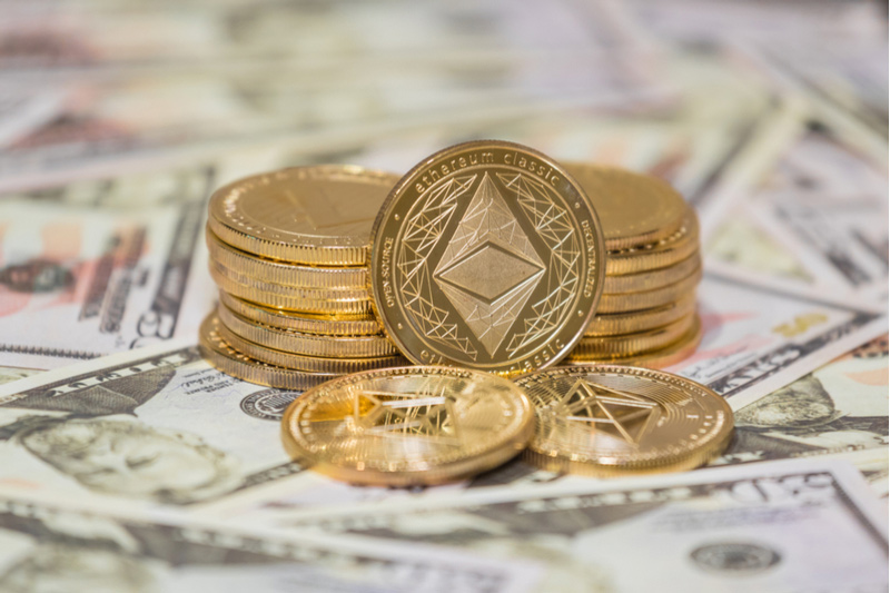 Ethereum vượt mốc 2.000 USD nhờ sự lạc quan của ETF