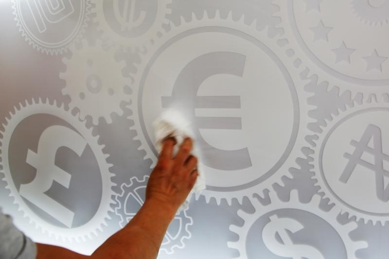 Đồng franc Thụy Sĩ đạt mức cao nhất trong 8 năm so với đồng euro