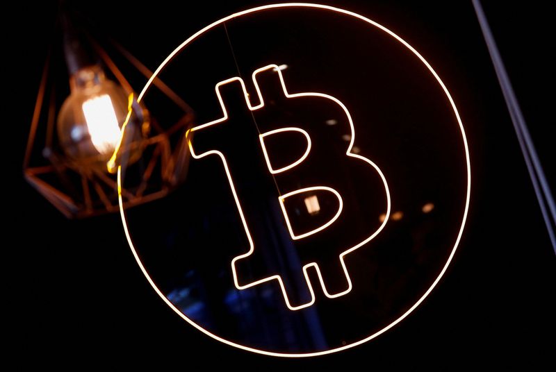 Bitcoin ngày 15/11 giảm về 35.400 USD