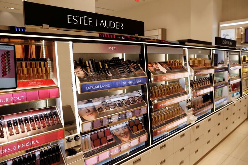 Báo cáo Estee Lauder: lợi nhuận thấp hơn, doanh thu cao hơn trong Q3